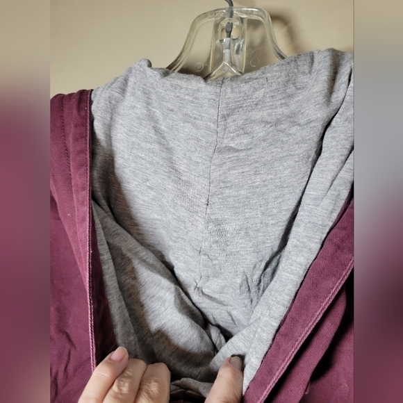 Ardene small burgundy lightweight fall/spring quilted jacket layering piece - Picture 12 of 13